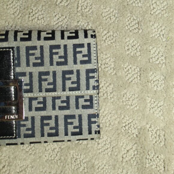 Fendi Gray Zucca Monogram Card Holder Inner Pocket Snap Clutch Baguette - Picture 12 of 15